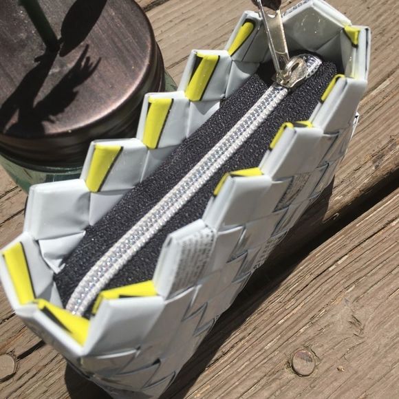 Nahui Olin | Candy Wrapper Weave Coin Wallet in White - Picture 4 of 9